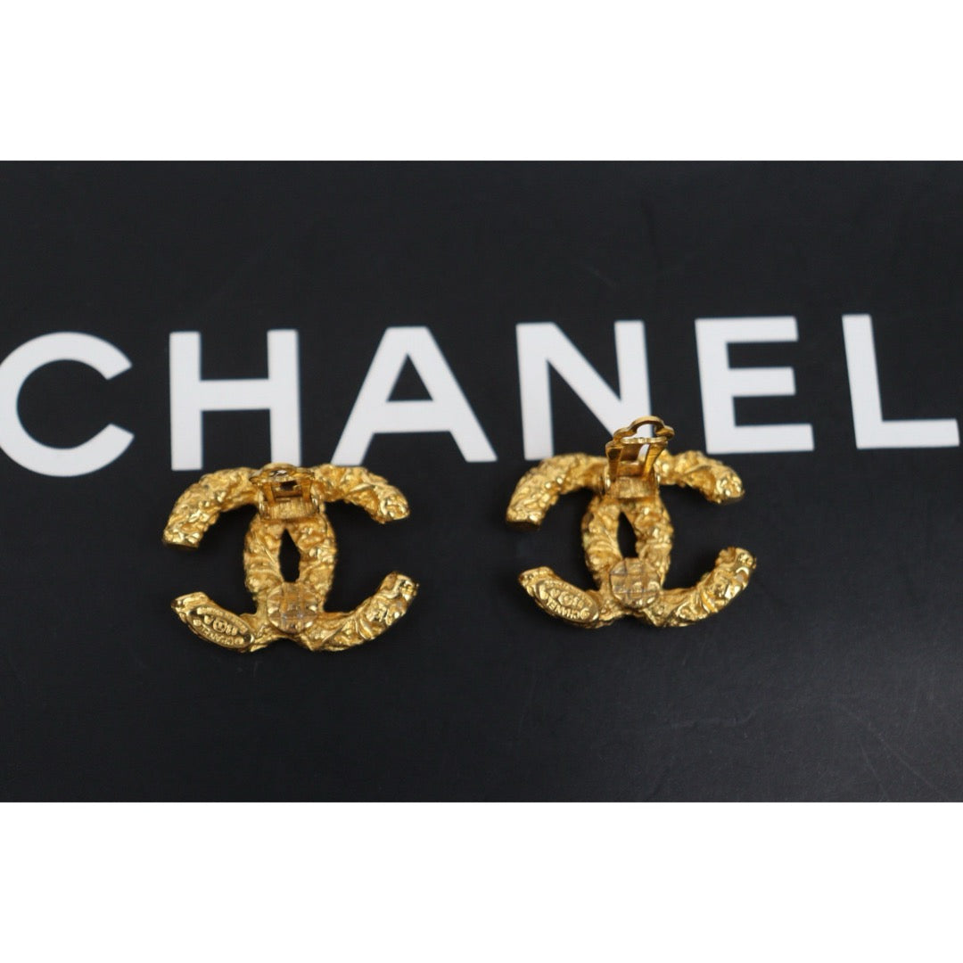 Very Good ( Rank A) ｜ CHANEL Coco Mark Vintage Lava Gold Earrings Made In 1993Year ｜25111903