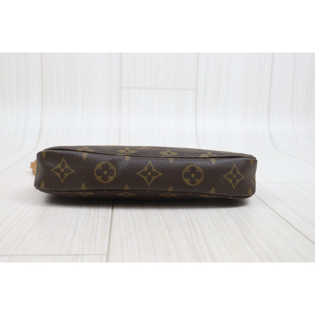 Include Entrupy Certificate of Authenticity｜Very Good ( Rank A)｜ Louis Vuitton Monogram Pochette Accessoire｜26091001