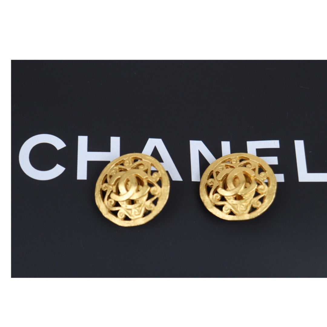 Rank A ｜CHANEL Coco Mark Gold 24 Plated Earrings ｜24010508