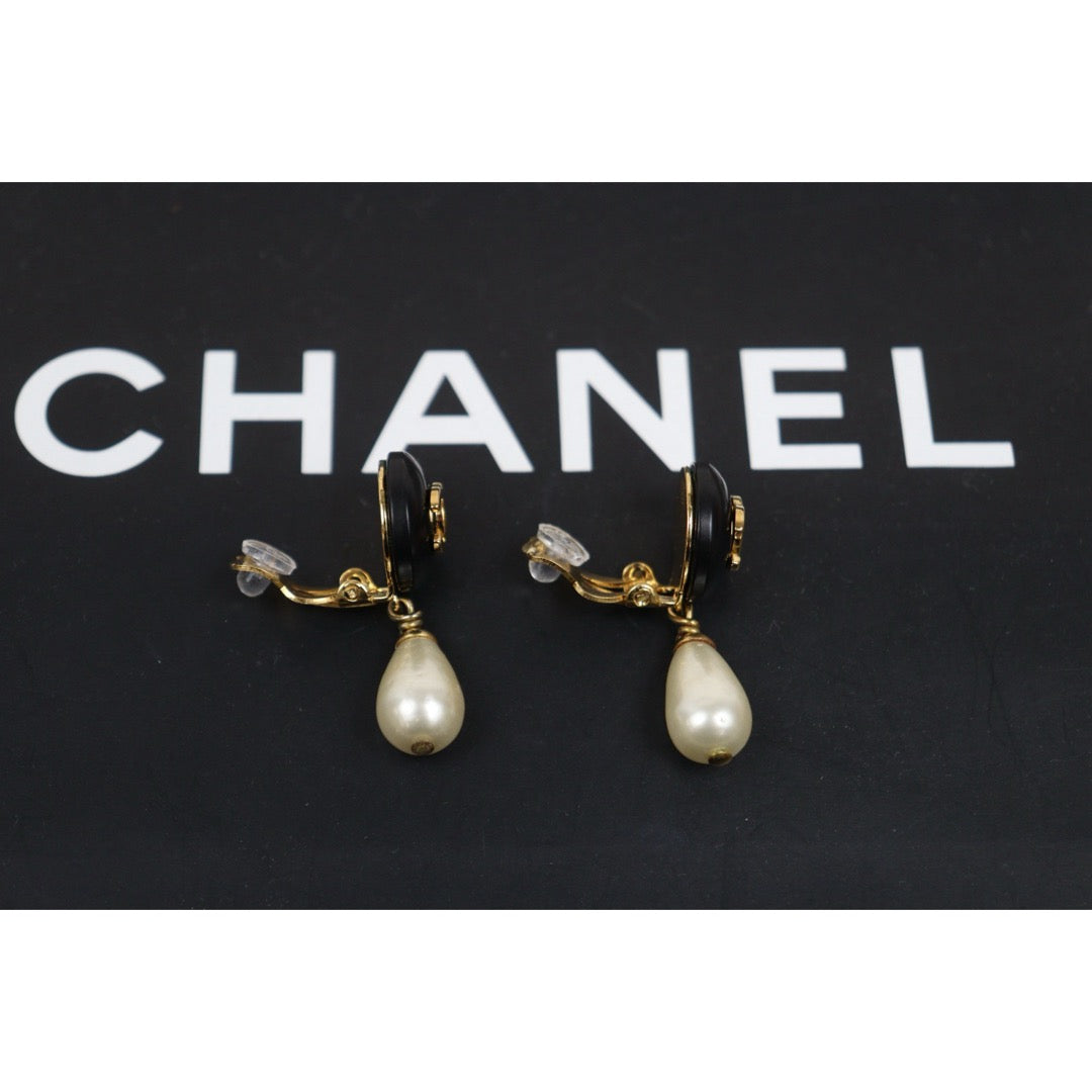 Very Good ( Rank A) ｜CHANEL  COCO Mark  Water Drop Pearl Earrings Made In 1996Year｜25103110