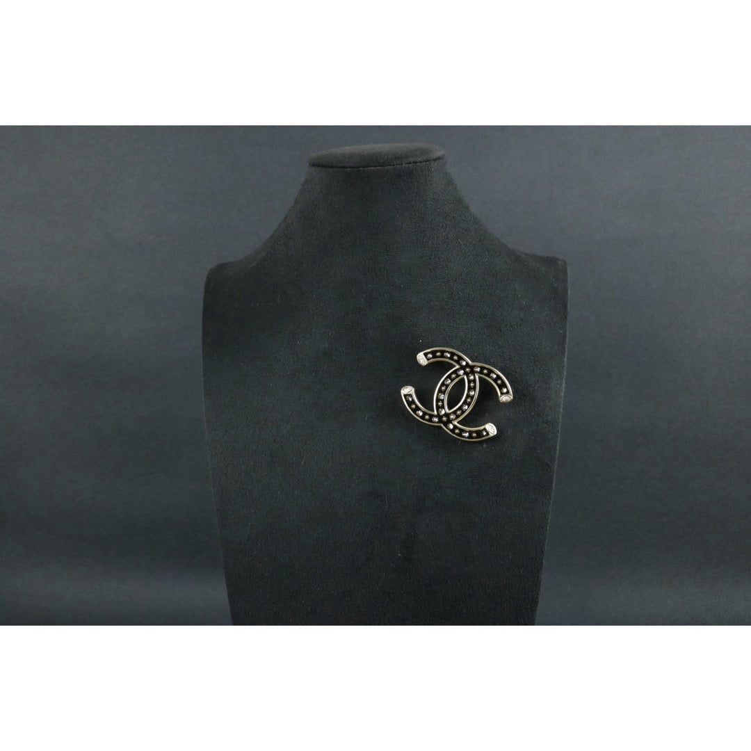 Include Authentic Detective Certificate of Authenticity｜Very Good ( Rank A)｜ CHANEL F22P Coco Mark Rhinestone Brooch Made In 2022Year ｜S26050707