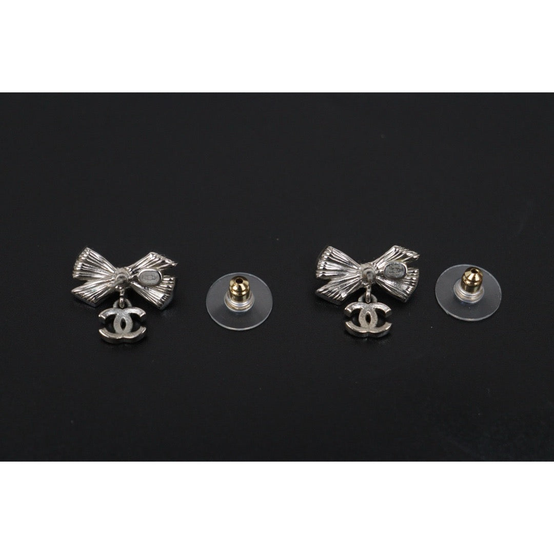Excellent（Rank SA）｜ CHANEL A22P Coco Mark Rhinestone Rosette Silver Earrings Made In 2022Year｜S26031009