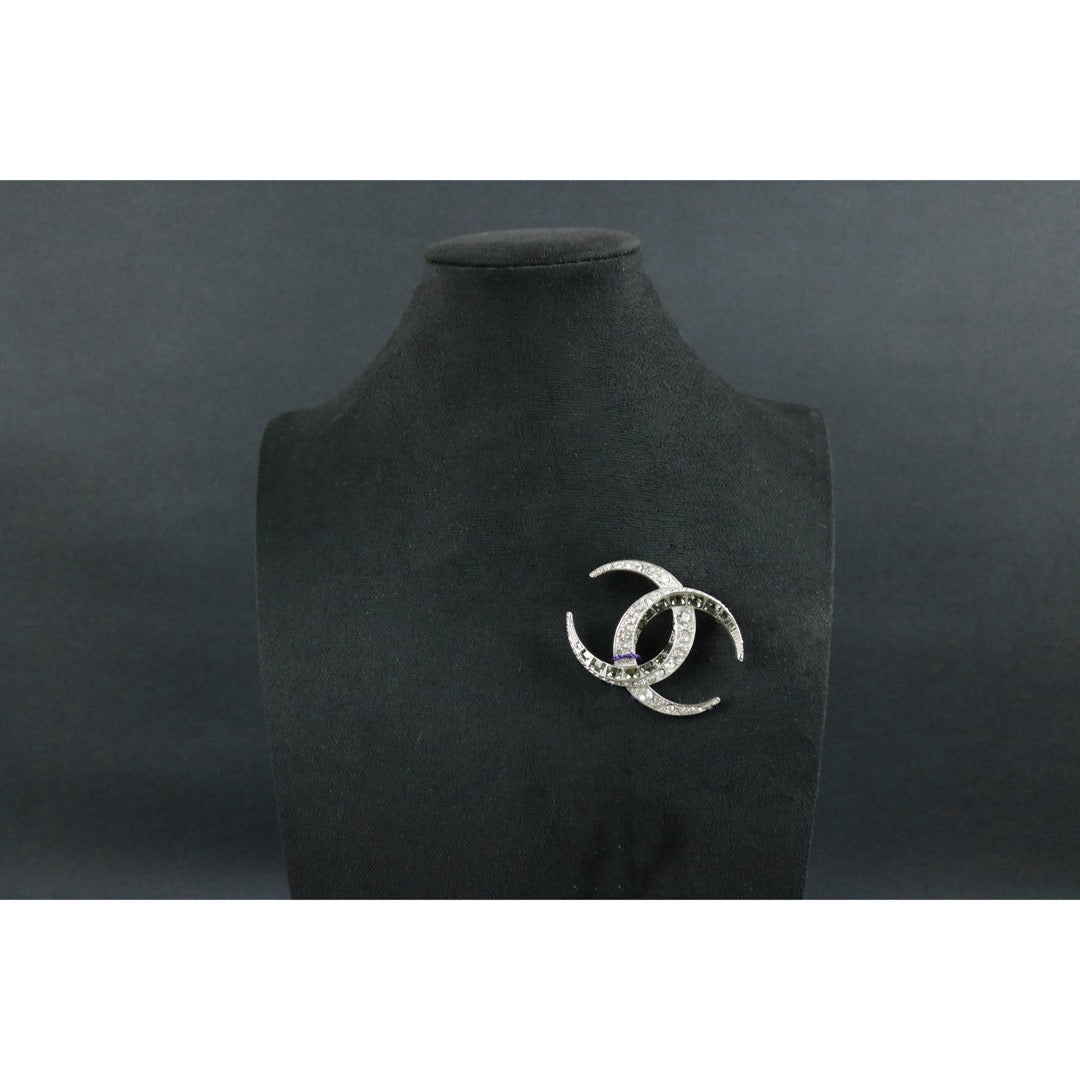 Include Authentic Detective Certificate of Authenticity｜Very Good ( Rank A)｜ CHANEL B15C Coco Mark Silver Rhinestone Brooch ｜S26050708