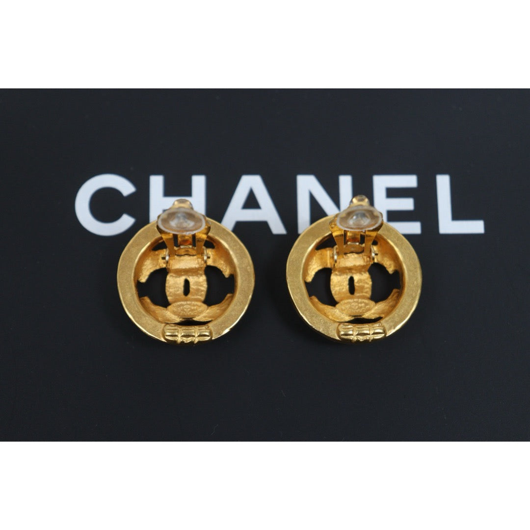 Include Authentic Detective Certificate of Authenticity｜Very Good ( Rank A) ｜CHANEL 94P Coco Mark Golden Earrings Made In 1994 Year ｜26061802