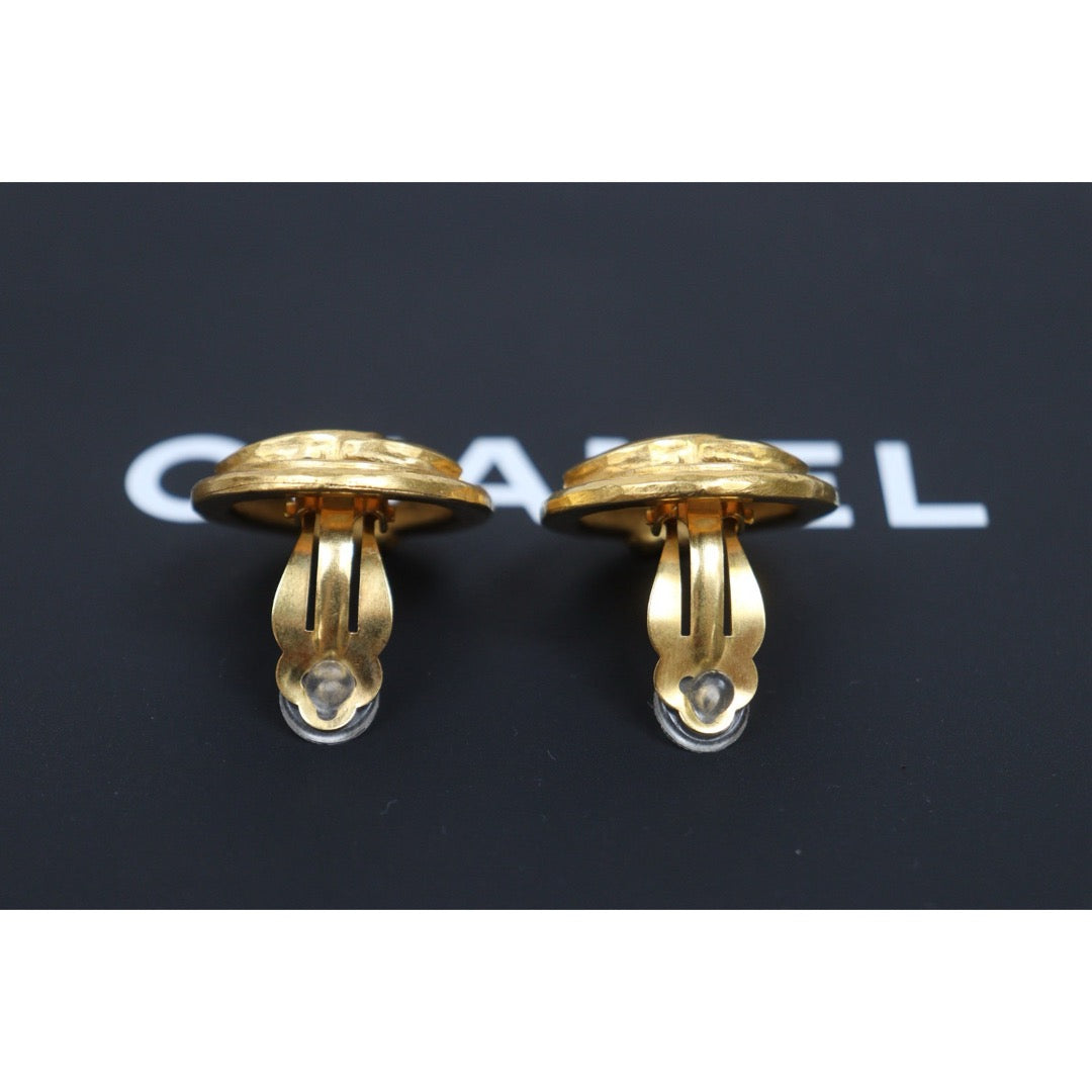 Include Authentic Detective Certificate of Authenticity｜Very Good ( Rank A) ｜CHANEL 94P Coco Mark Golden Earrings Made In 1994 Year ｜26061802