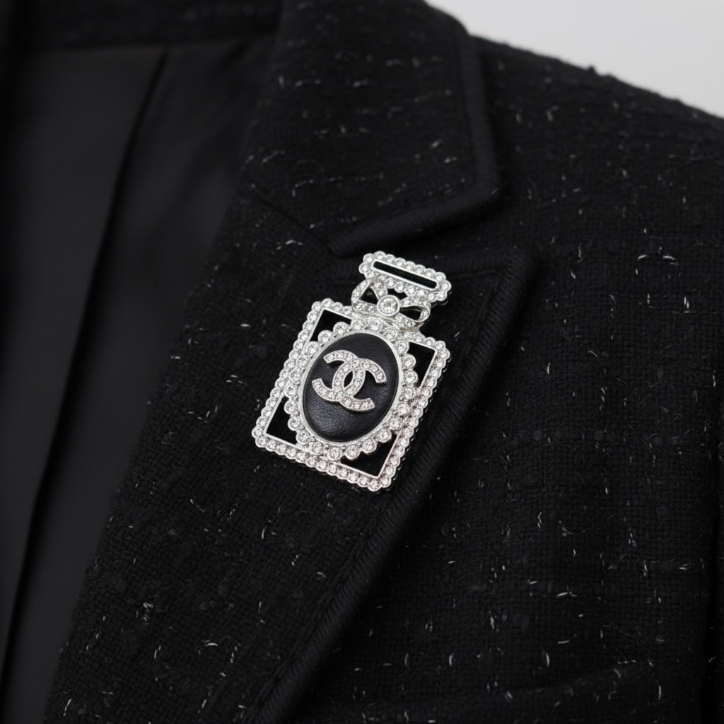 Include Authentic Detective Certificate of Authenticity｜Good ( Rank AB)｜ CHANEL 22B Coco Mark Lambskin Leather Rhinestone Brooch Made in 2022 Year｜26072206