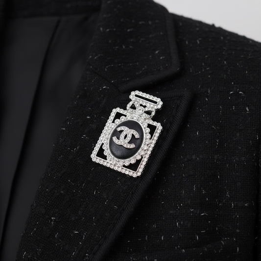 Include Authentic Detective Certificate of Authenticity｜Good ( Rank AB)｜ CHANEL 22B Coco Mark Lambskin Leather Rhinestone Brooch Made in 2022 Year｜26072206