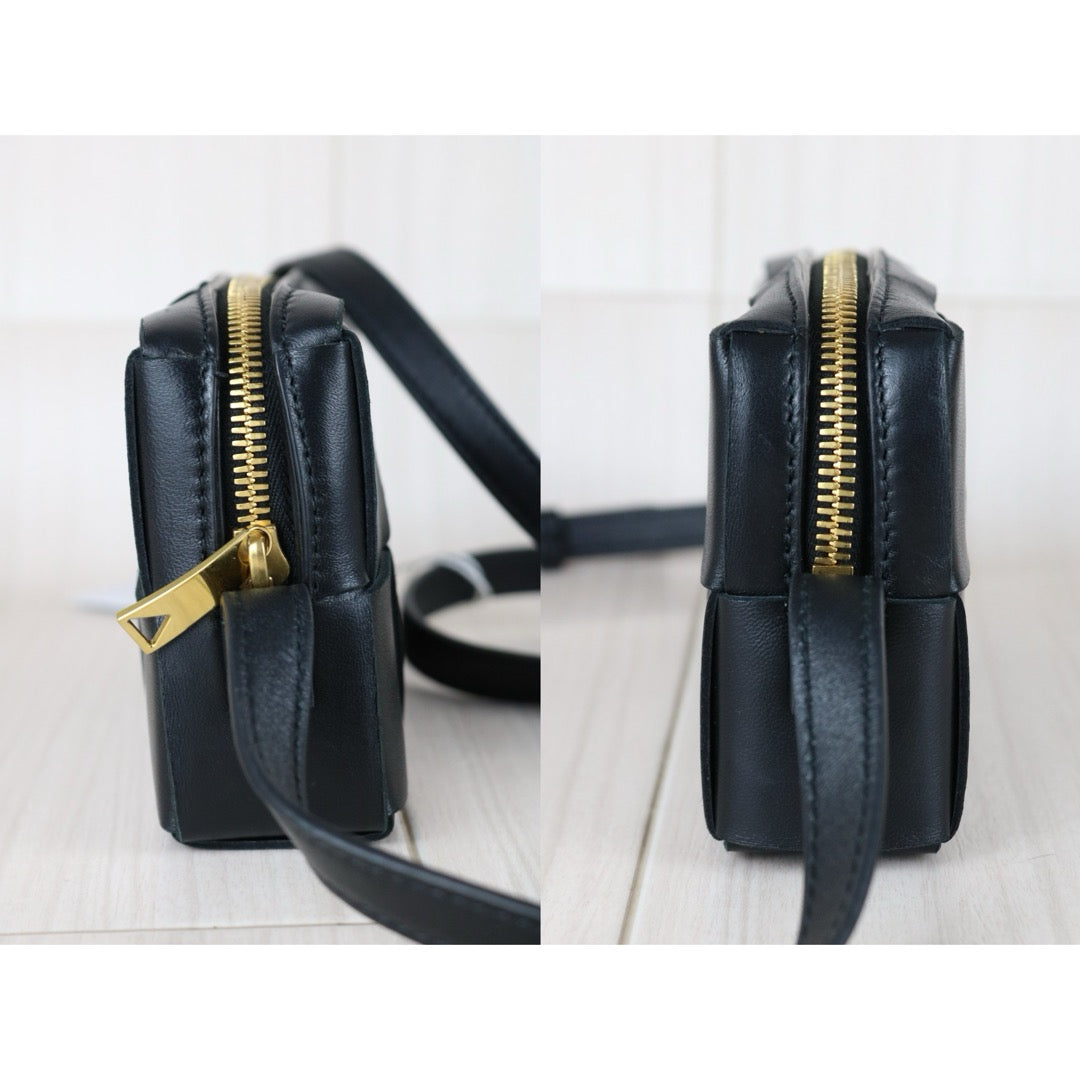 Very Good ( Rank A)｜ Bottega Veneta Lamb Skin Belt Cassette Shoulder Black IC Chips Model ｜S25103006