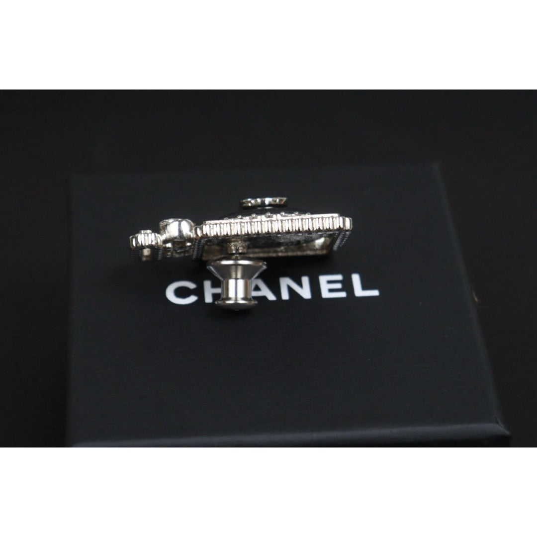 Include Authentic Detective Certificate of Authenticity｜Good ( Rank AB)｜ CHANEL 22B Coco Mark Lambskin Leather Rhinestone Brooch Made in 2022 Year｜26072206