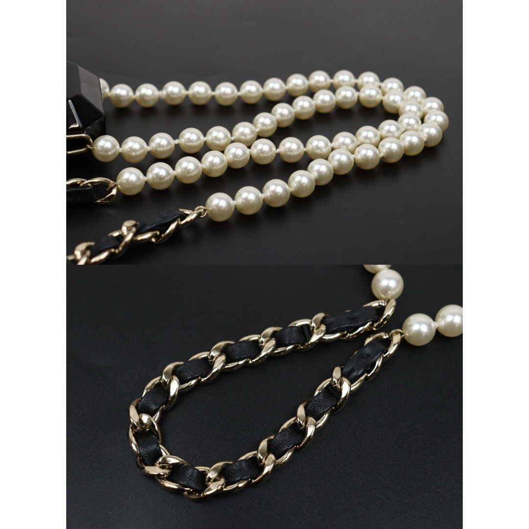 Include Authentic Detective Certificate of Authenticity｜Very Good ( Rank A)｜ CHANEL B21A Rhinestone Coco Mark Pearl Chain AirPods Pro Bag Made in 2021 year｜S26031021