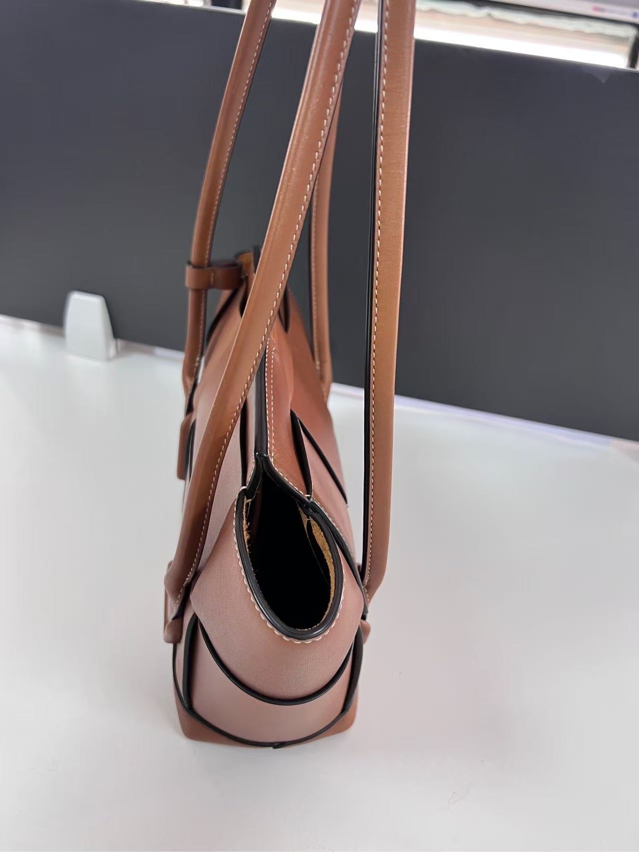 Bottega Veneta arco 33 Bag