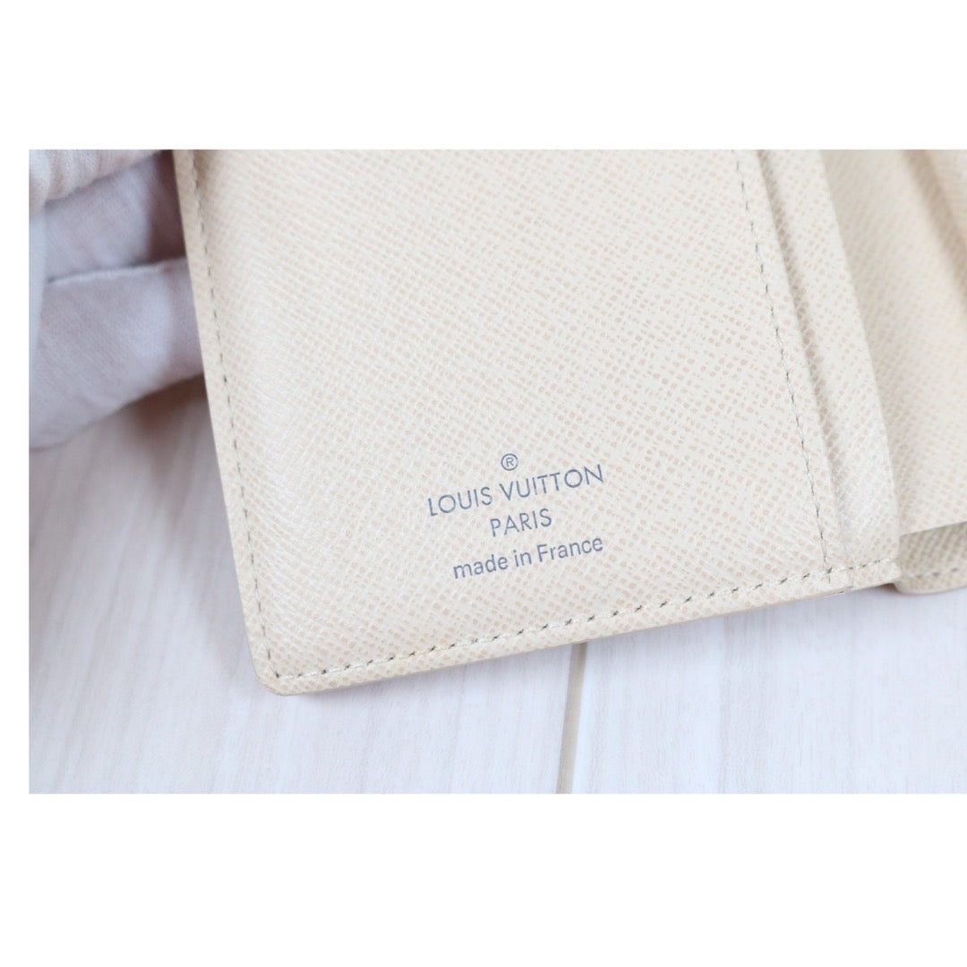 Rank AB｜  LV Damier Azur Wallet ｜S24041102