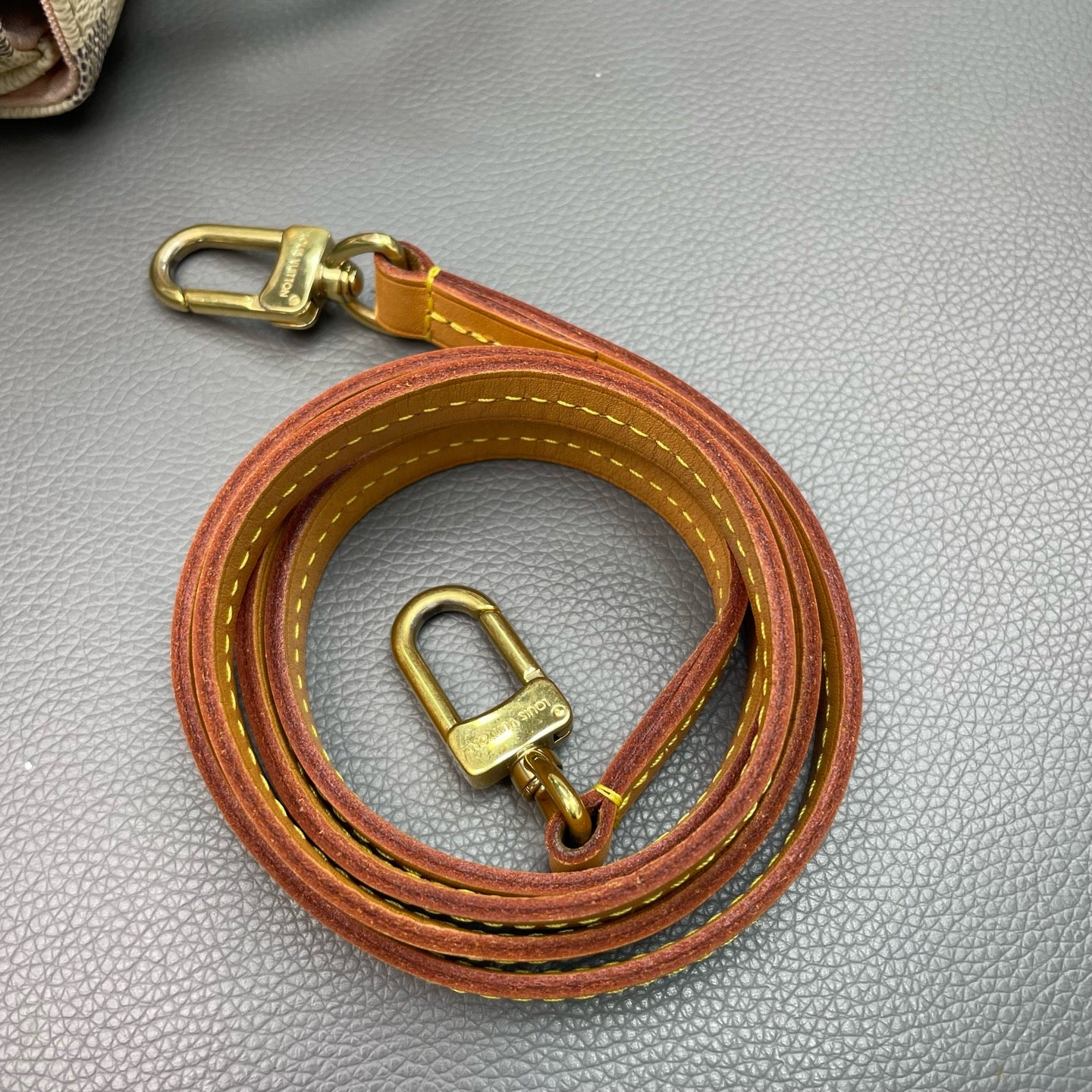 Good ( Rank AB)｜LV Shoulder Bag