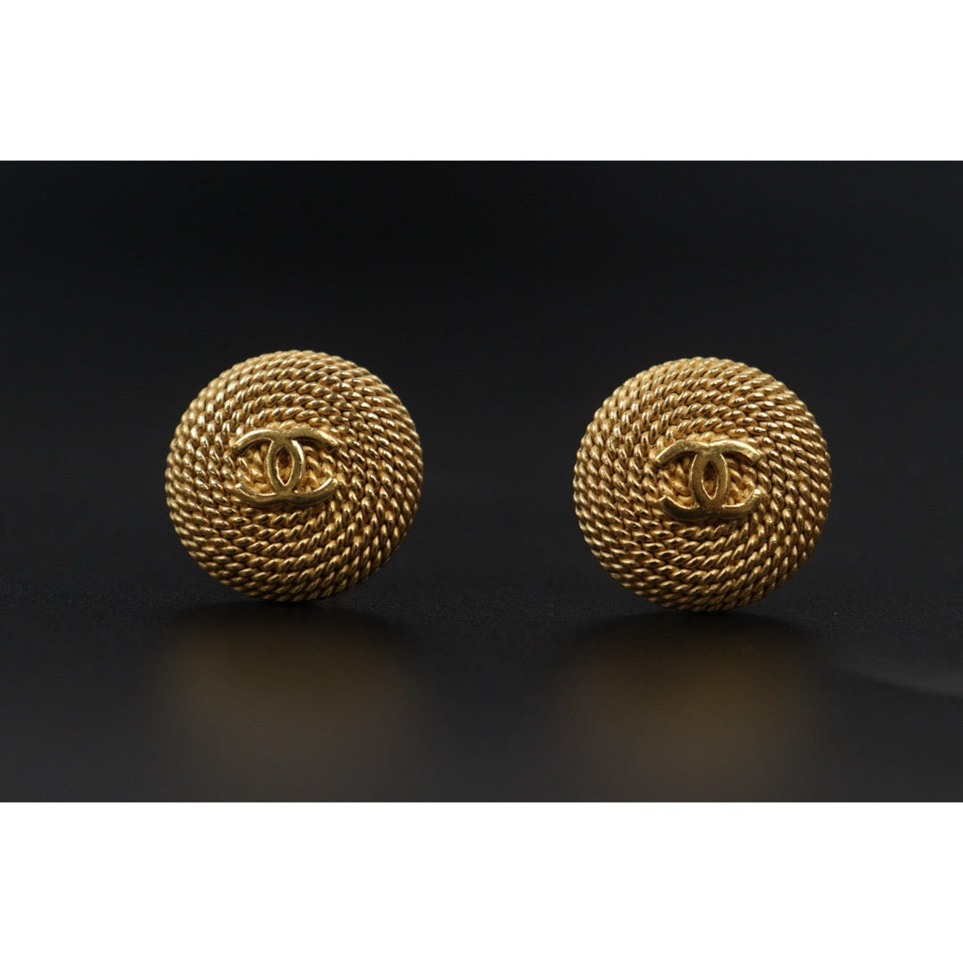 Very Good ( Rank A) ｜ CHANEL Coco Mark  Braided Pattern Gold Earrings Made In 1996Year ｜25111003