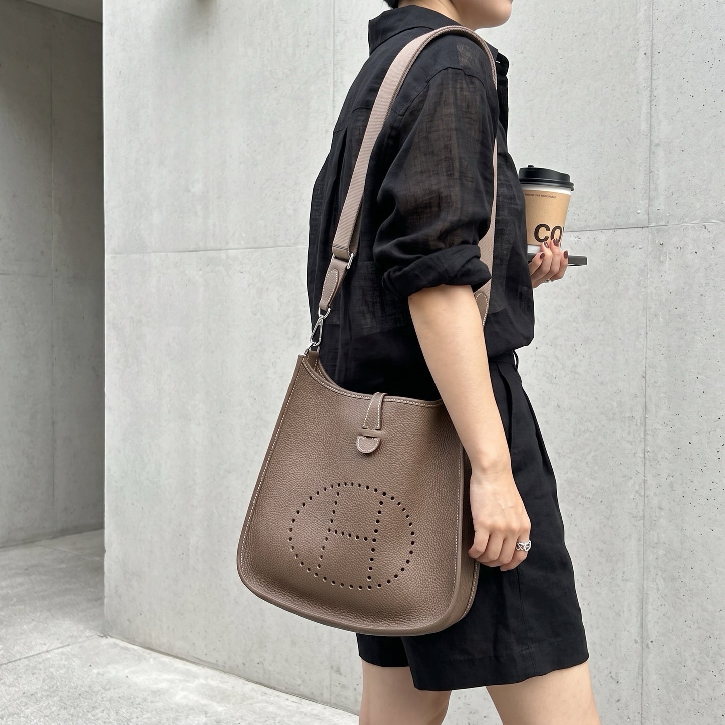 Include Entrupy Certificate of Authenticity｜Very Good ( Rank A)｜ HERMES TC Leather  Evelyne 29 Shoulder Bag Gray Q Stamp Made In 2013Year｜W26071702