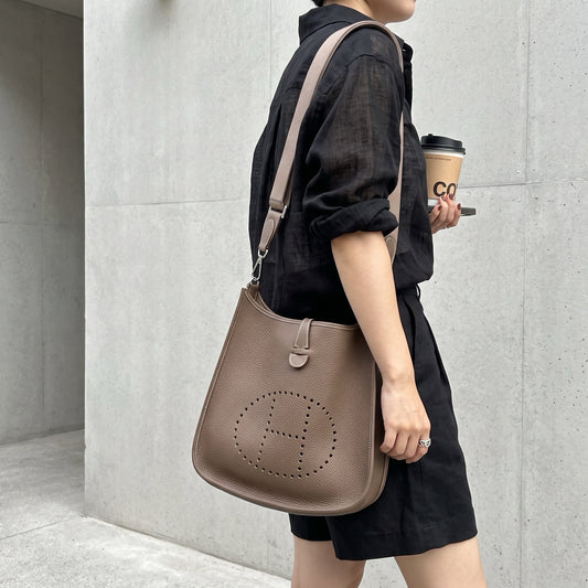 Include Entrupy Certificate of Authenticity｜Very Good ( Rank A)｜ HERMES TC Leather  Evelyne 29 Shoulder Bag Gray Q Stamp Made In 2013Year｜W26071702