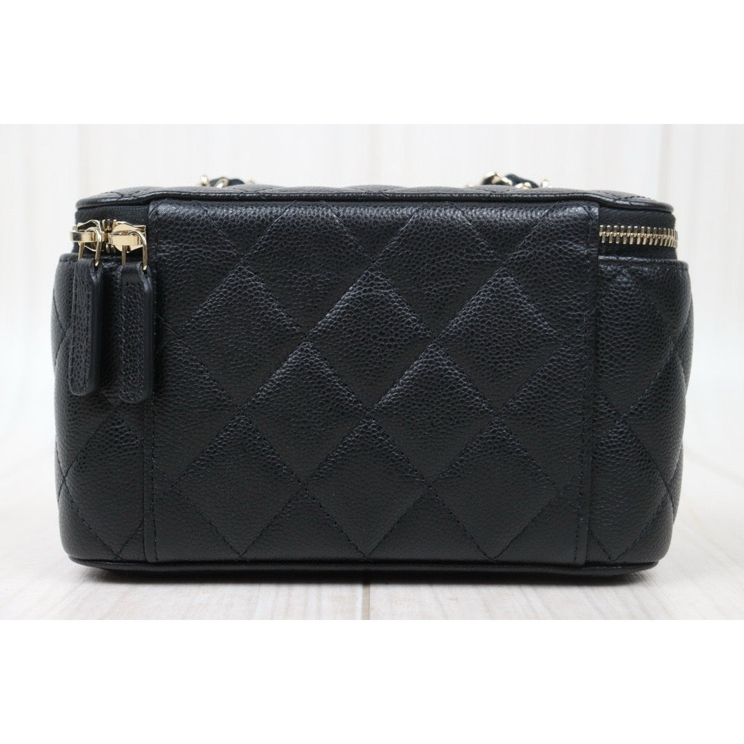 Excellent（Rank SA）｜ CHANEL Caviar Skin Leather Calf Leather Vanity Shoulder Bag  ｜S24112215