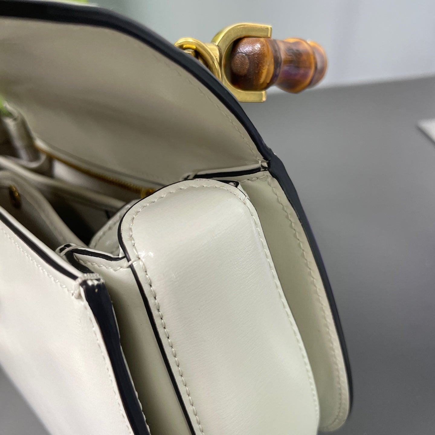 First installment 1/3｜ Very Good ( Rank A) ｜  GUCCI Bamboo Leather White Hand Bag
