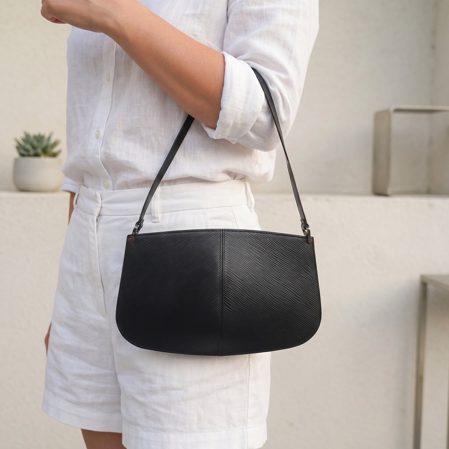 Include Entrupy Certificate of Authenticity｜Very Good ( Rank A)｜ Louis Vuitton Epi Shoulder Bag Black｜26071301