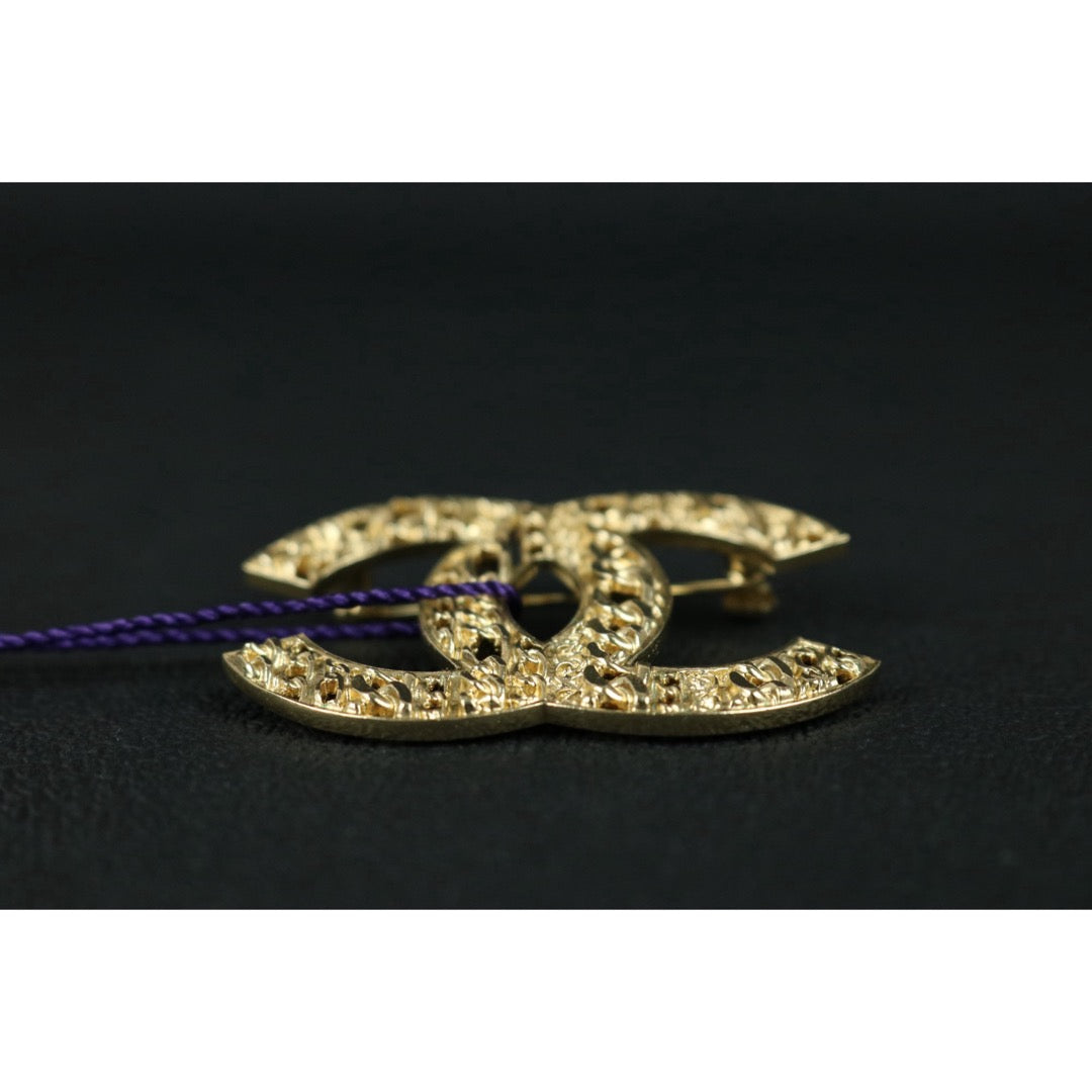 Include Authentic Detective Certificate of Authenticity｜Excellent（Rank SA）｜ CHANEL 14C Coco Mark Hollow Brooch Made In 2014 Year ｜S26050705