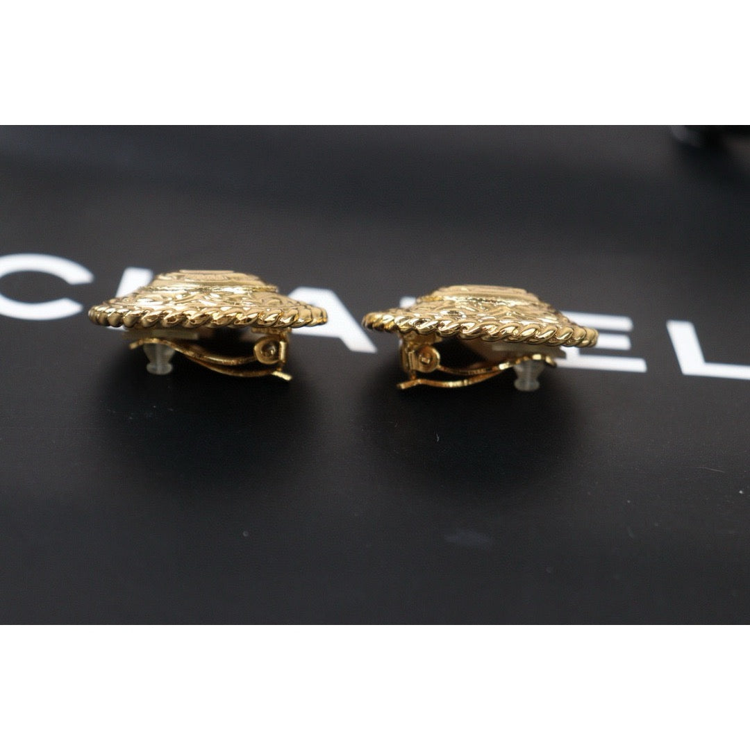 Very Good ( Rank A) ｜CHANEL Coco Mark Gold 24 Plated Earrings ｜Y24080206