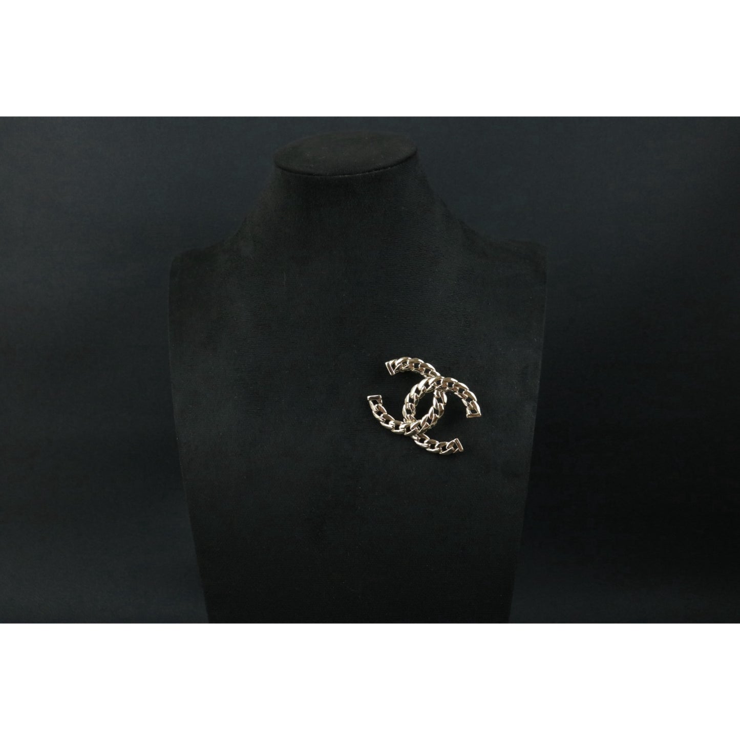 Include Authentic Detective Certificate of Authenticity｜Very Good ( Rank A)｜ CHANEL B24P Double C Chain Brooch Made in 2024 Year｜S26081805