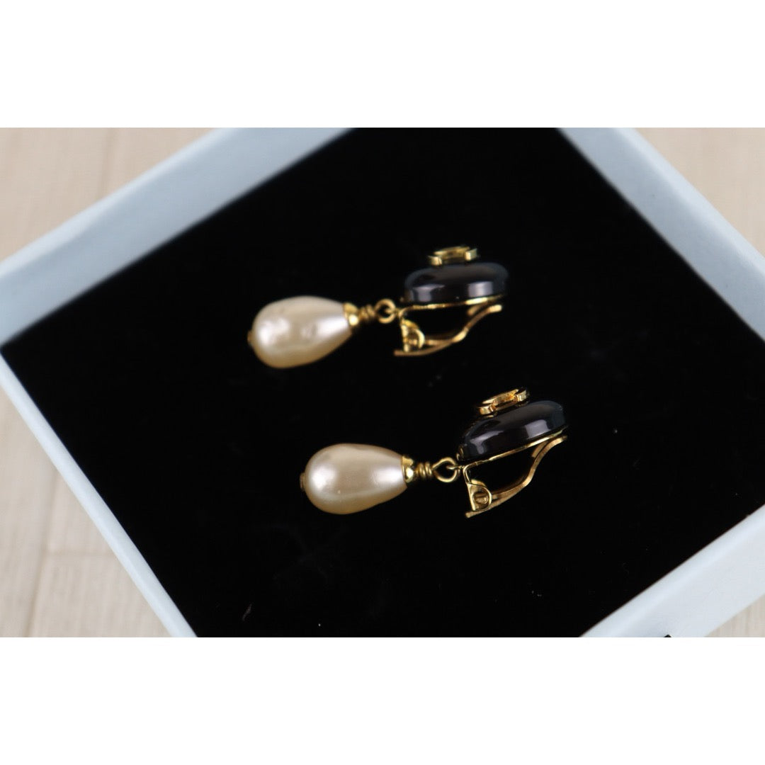 Include Authentic Detective Certificate of Authenticity｜Very Good ( Rank A) ｜CHANEL 94A COCO Mark  Water Drop Pearl Earrings Made In 1994Year｜26021912