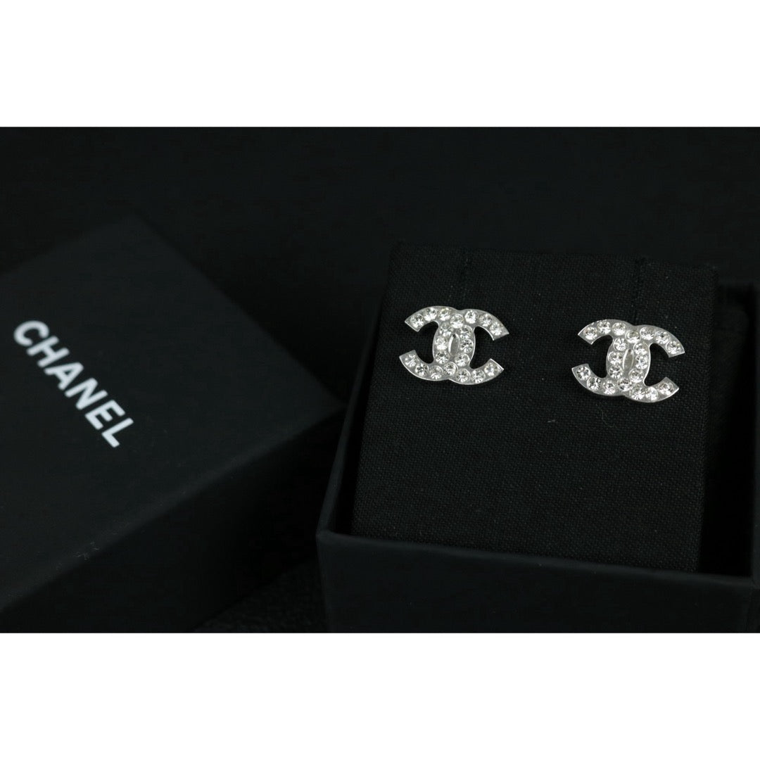 Include Authentic Detective Certificate of Authenticity｜Very Good ( Rank A) ｜CHANEL 05V COCO Mark  Rhinestone Earrings Made In 2005Year｜S26061006