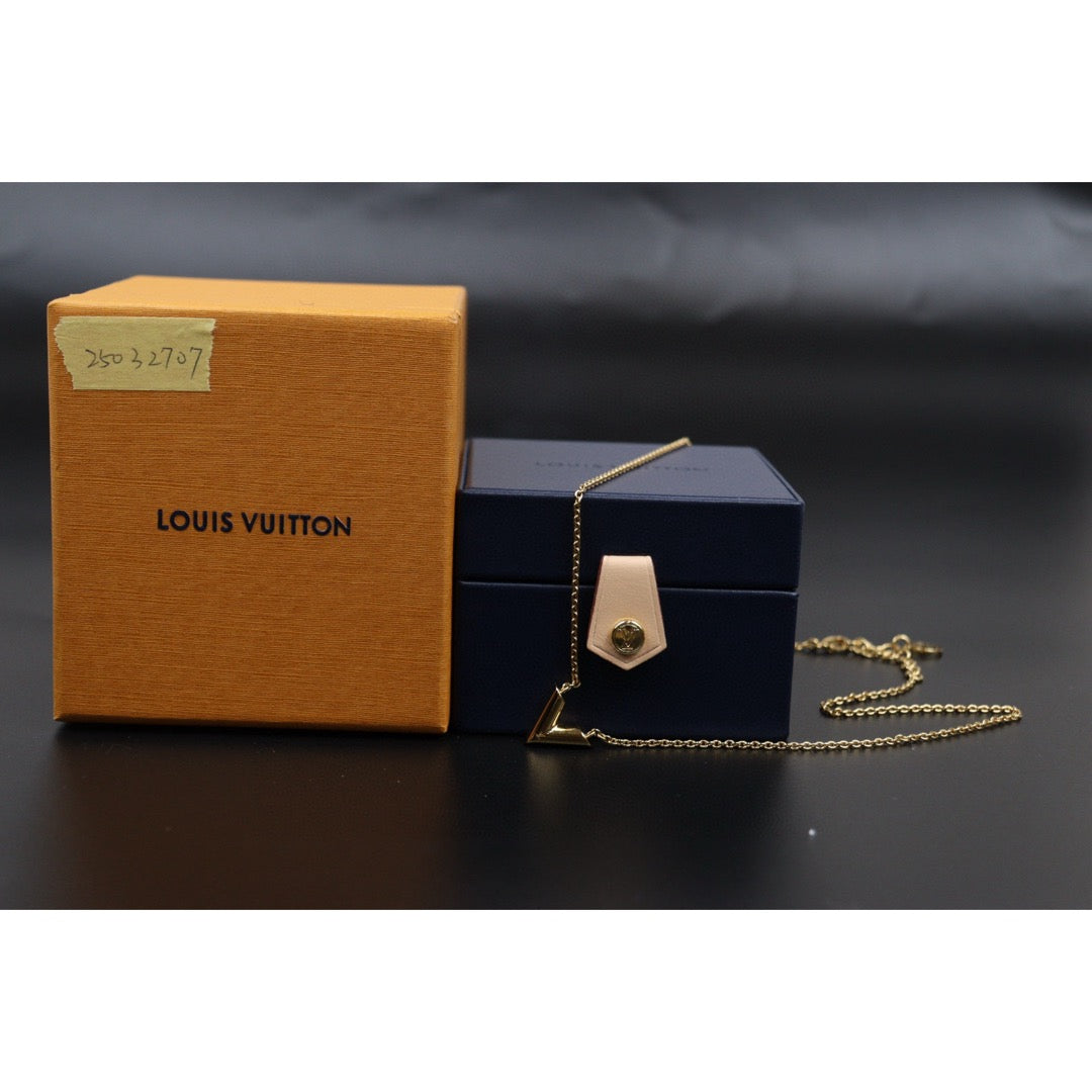 Excellent（Rank SA）｜ LV Collier Essential V Necklace ｜25032707