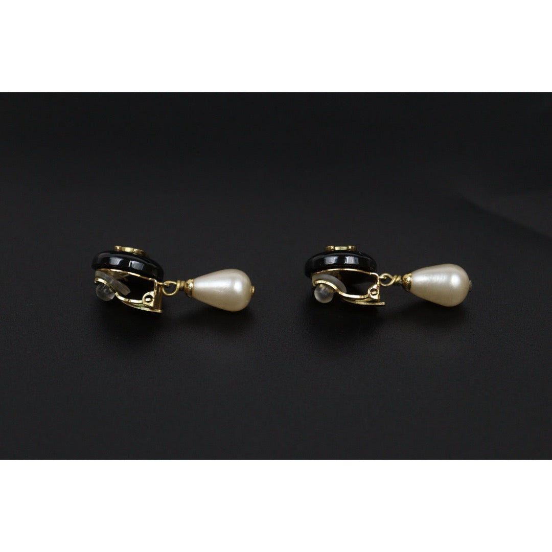 Very Good ( Rank A) ｜CHANEL 95P COCO Mark  Water Drop Pearl Earrings Made In 1995Year｜25122305