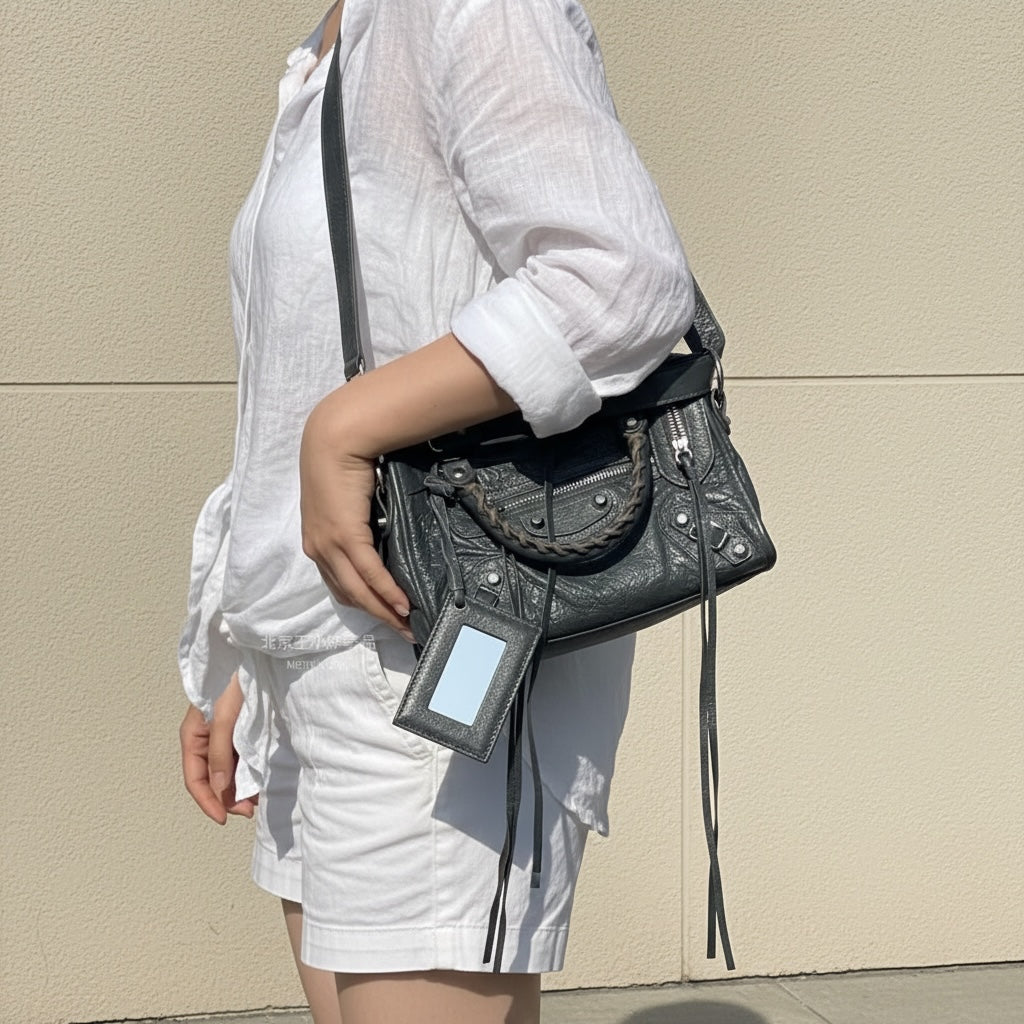 Include Entrupy Certificate of Authenticity｜Good ( Rank AB)｜Balenciaga Waxed Leather Classic City Mini Grey HandBag Shoulder Bag ｜S26070304