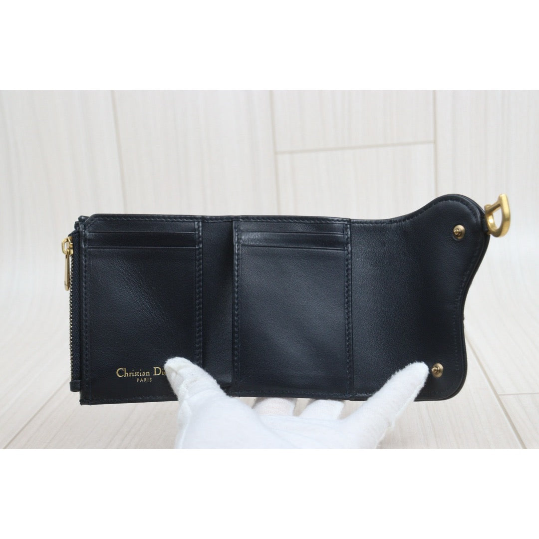 Include Entrupy Certificate of Authenticity｜Very Good ( Rank A)｜Dior Trotter Montaige  Oblique Saddle Lotus Wallet ｜26092401