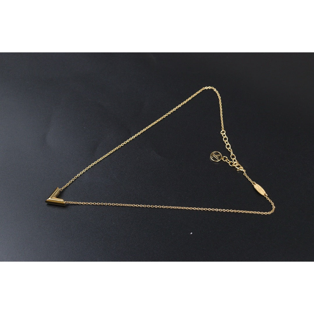 Excellent（Rank SA）｜ LV Collier Essential V Necklace ｜25032707