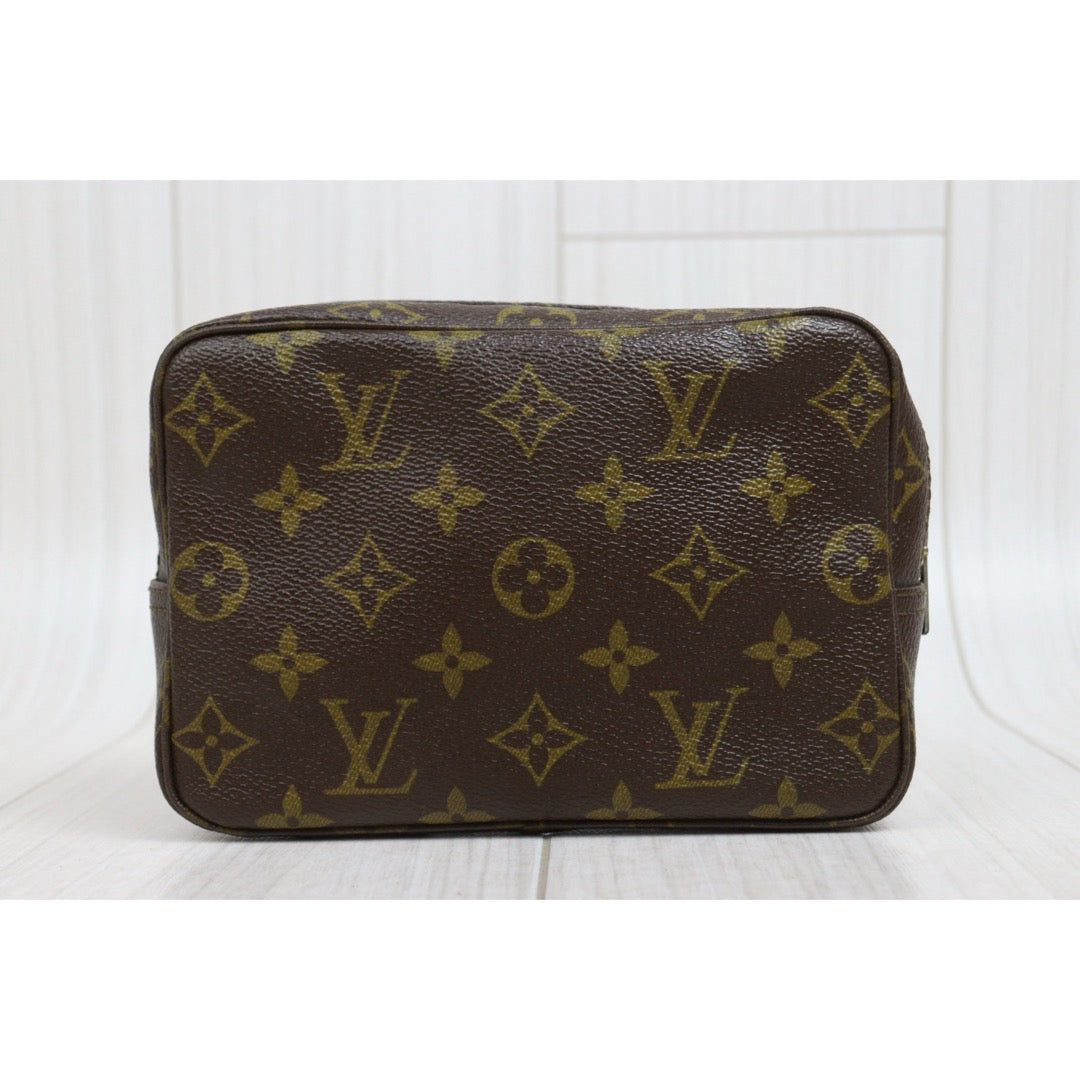 Include Entrupy Certificate of Authenticity｜Good ( Rank AB)｜ Louis Vuitton Truth Toilet 18 Monogram Makeup Pouch｜26050802