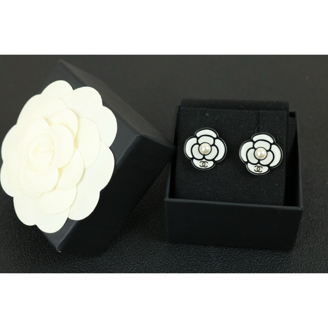 Very Good ( Rank A)｜ CHANEL Camellia Pearl  Earrings｜X24121302