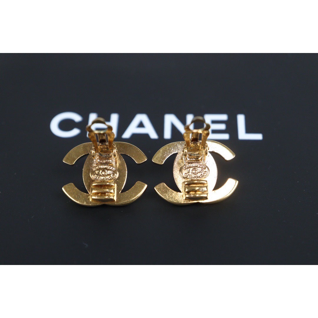 Rank A ｜CHANEL Vintage 18K Gold Plating Earrings  Made In 1997 Year ｜23101203