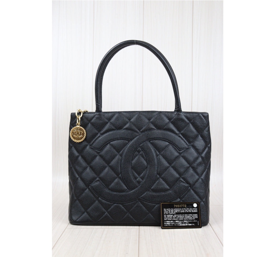 Rank A｜ CHANEL Caviar Skin Leather Calf Leather Tote Bag Made In 2002～2003Year｜24010834