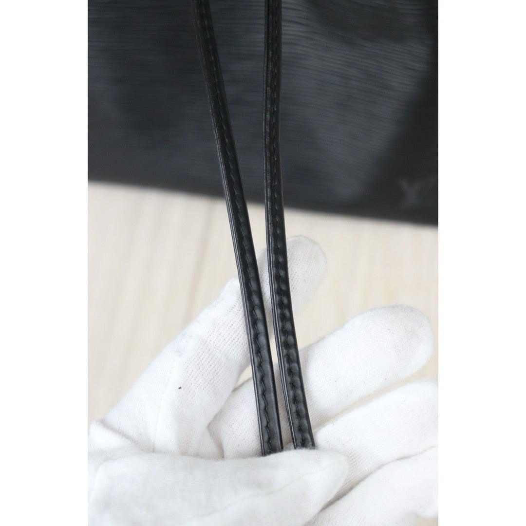 Very Good ( Rank A) ｜ LV Epi Shoulder Bag Black｜24092415