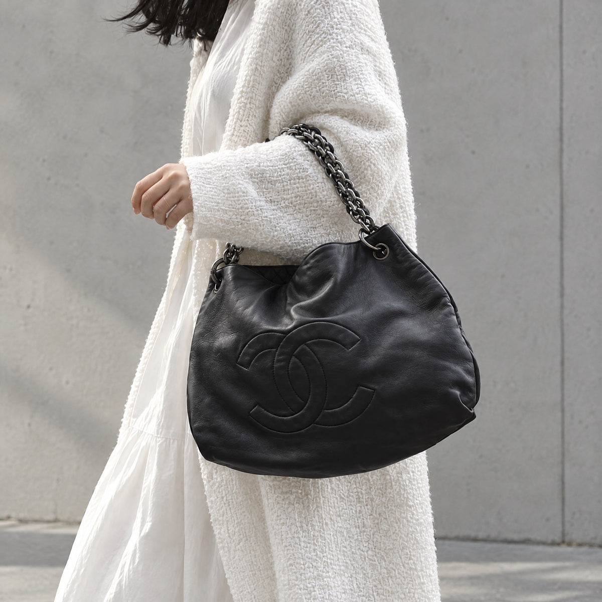 Include Entrupy Certificate of Authenticity｜Very Good ( Rank A)｜ CHANEL Lamb Skin Soft And Chain  Hobo Bag  Black Made In 2006-2008 Year｜S26090736