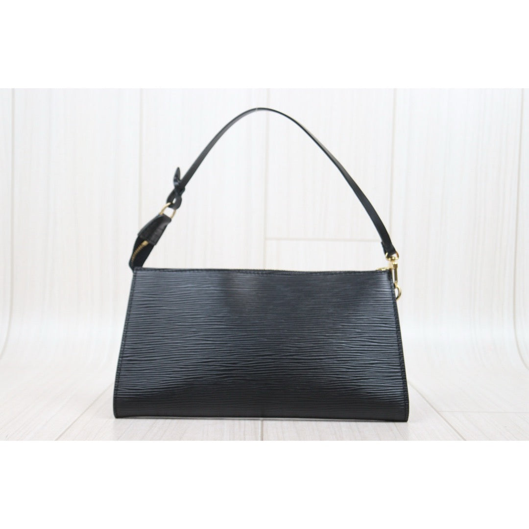 Very Good ( Rank A) ｜LV Epi Pochette Accessoires Handbag Black｜25061212