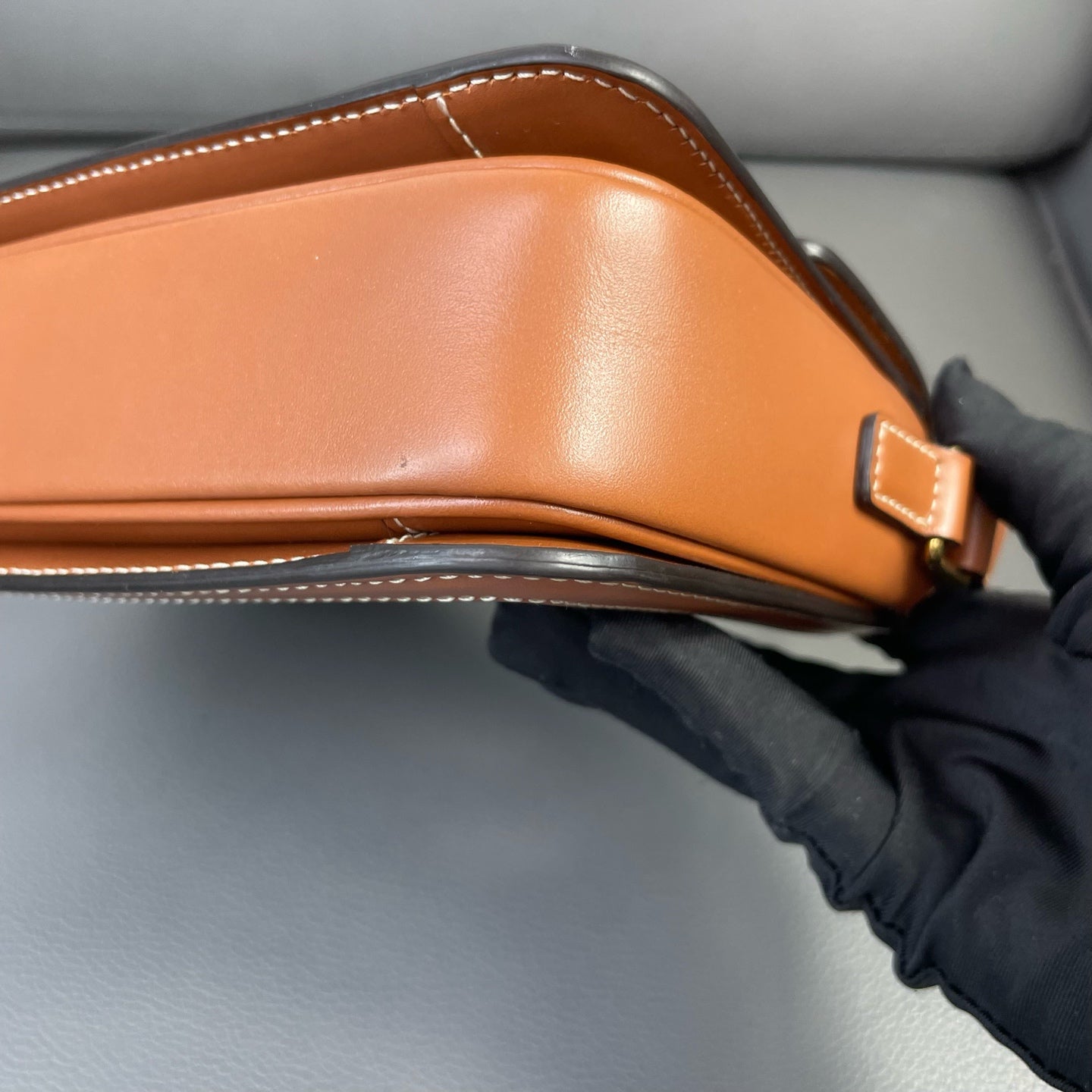 Very Good ( Rank A) ｜ CELINE Triomphe Teen Shoulder Bag