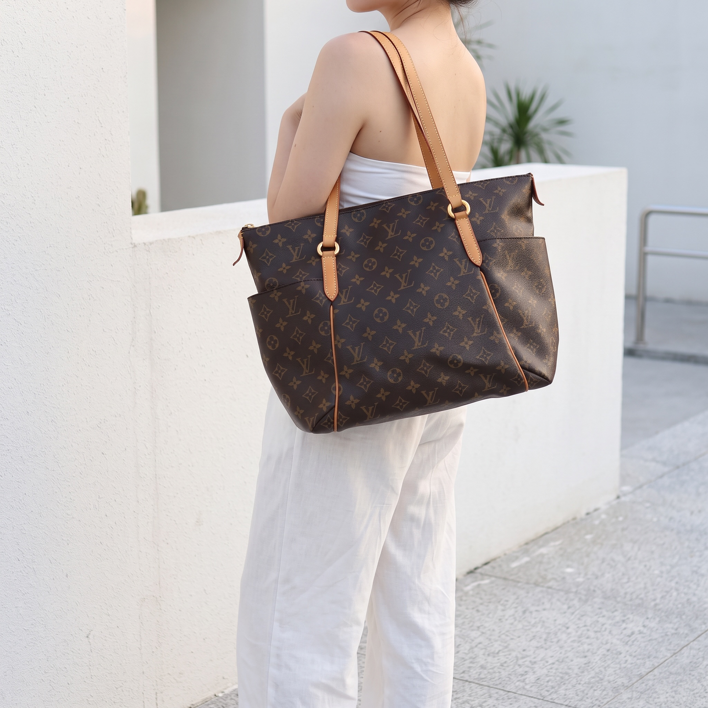 Include Entrupy Certificate of Authenticity｜Excellent（Rank SA）｜Louis Vuitton Monogram Totally MM Tote Bag｜S26080114