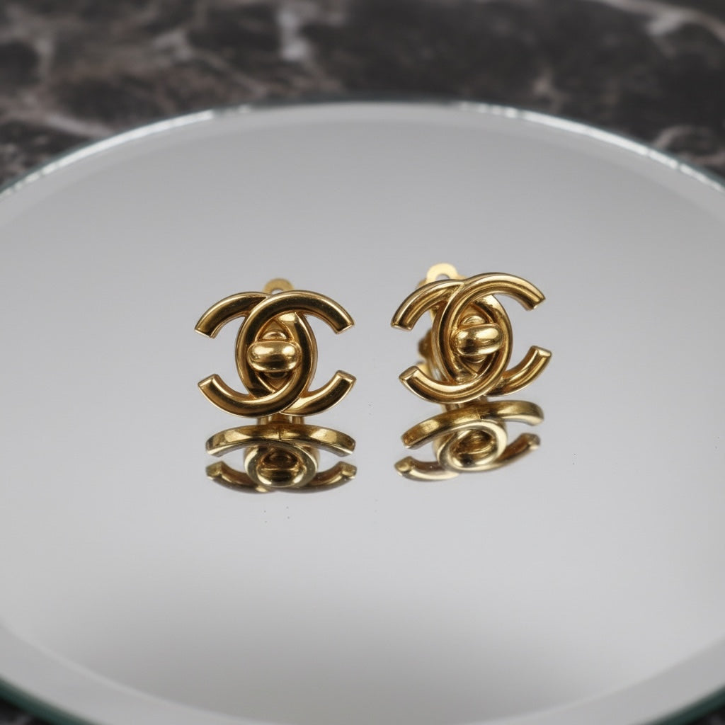 Include Authentic Detective Certificate of Authenticity｜Very Good ( Rank A) ｜CHANEL 96A Vintage Earrings Made In 1996 Year ｜26062609
