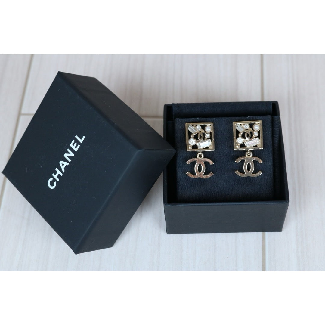 Excellent（Rank SA）｜CHANEL Pearl Rhinestone COCO Mark Drop Stud Earrings ｜X24092302