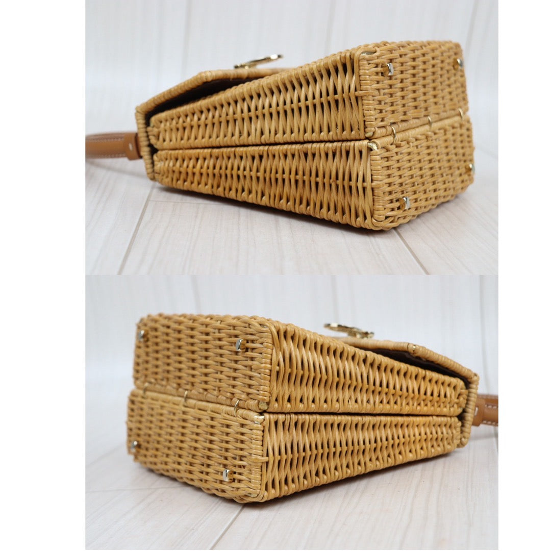 Rank A ｜Ferragamo Gancini Bamboo Handbag ｜24030735