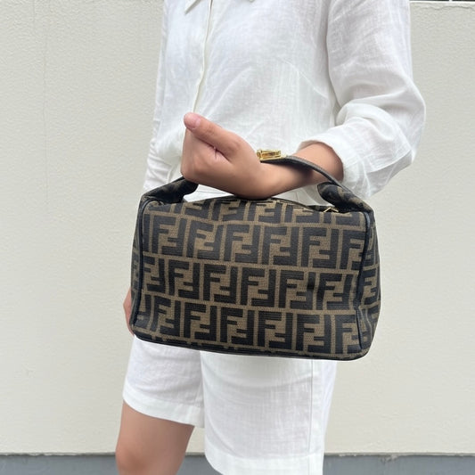 Include Entrupy Certificate of Authenticity｜Very Good ( Rank A)｜ FENDI GM Zucca Handbag ｜26061603