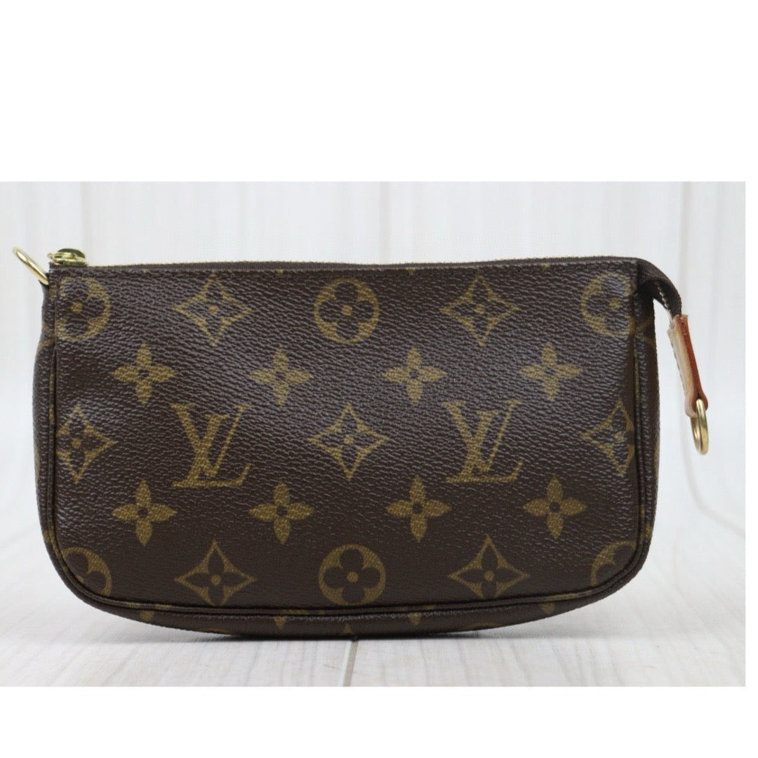 Very Good ( Rank A) ｜ LV Monogram Pochette Accessoires ｜24103111