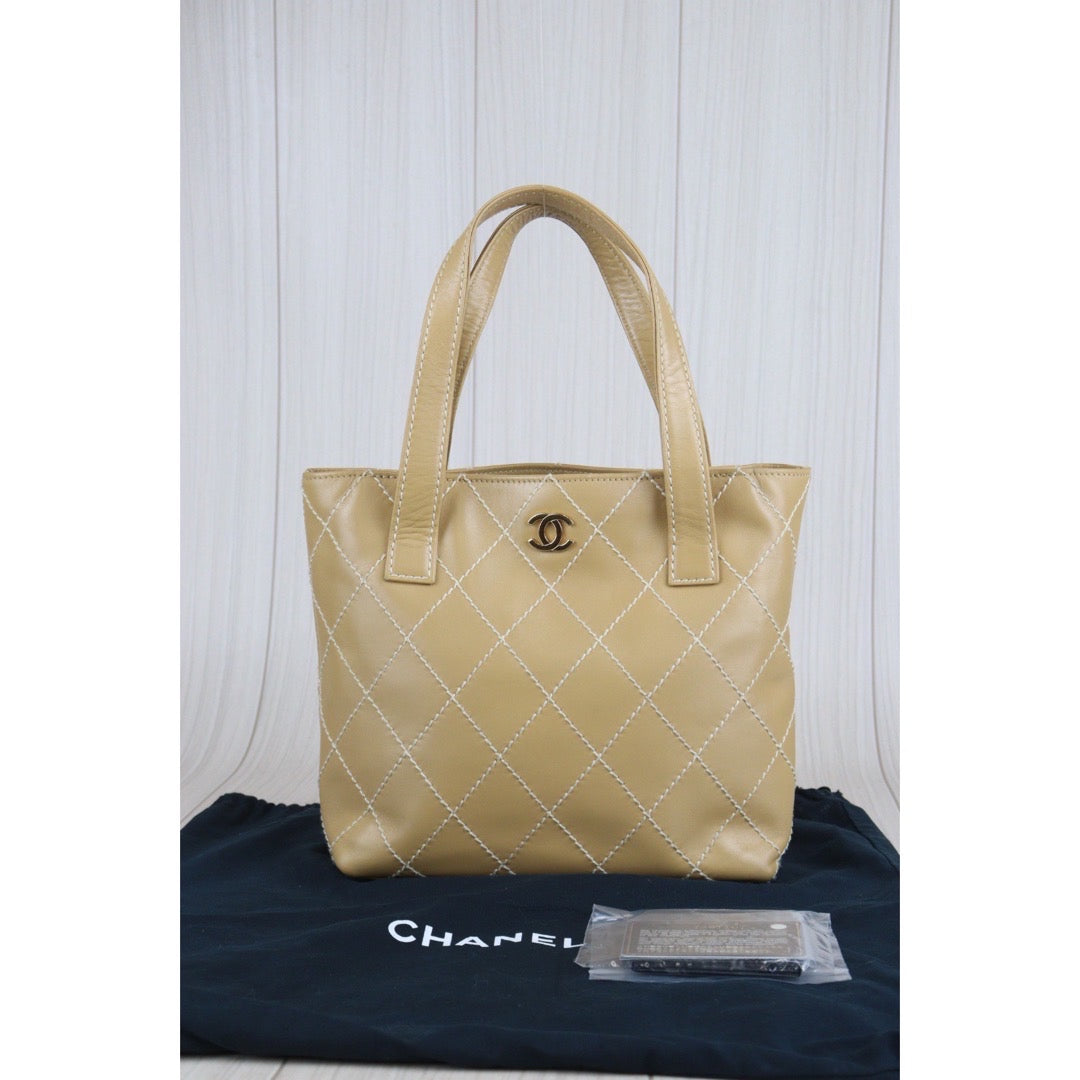 Rank AB ｜Chanel Lamb Skin Wild Stitching Coco Mark HandBag Made In 2002～2003 Year｜V23091511