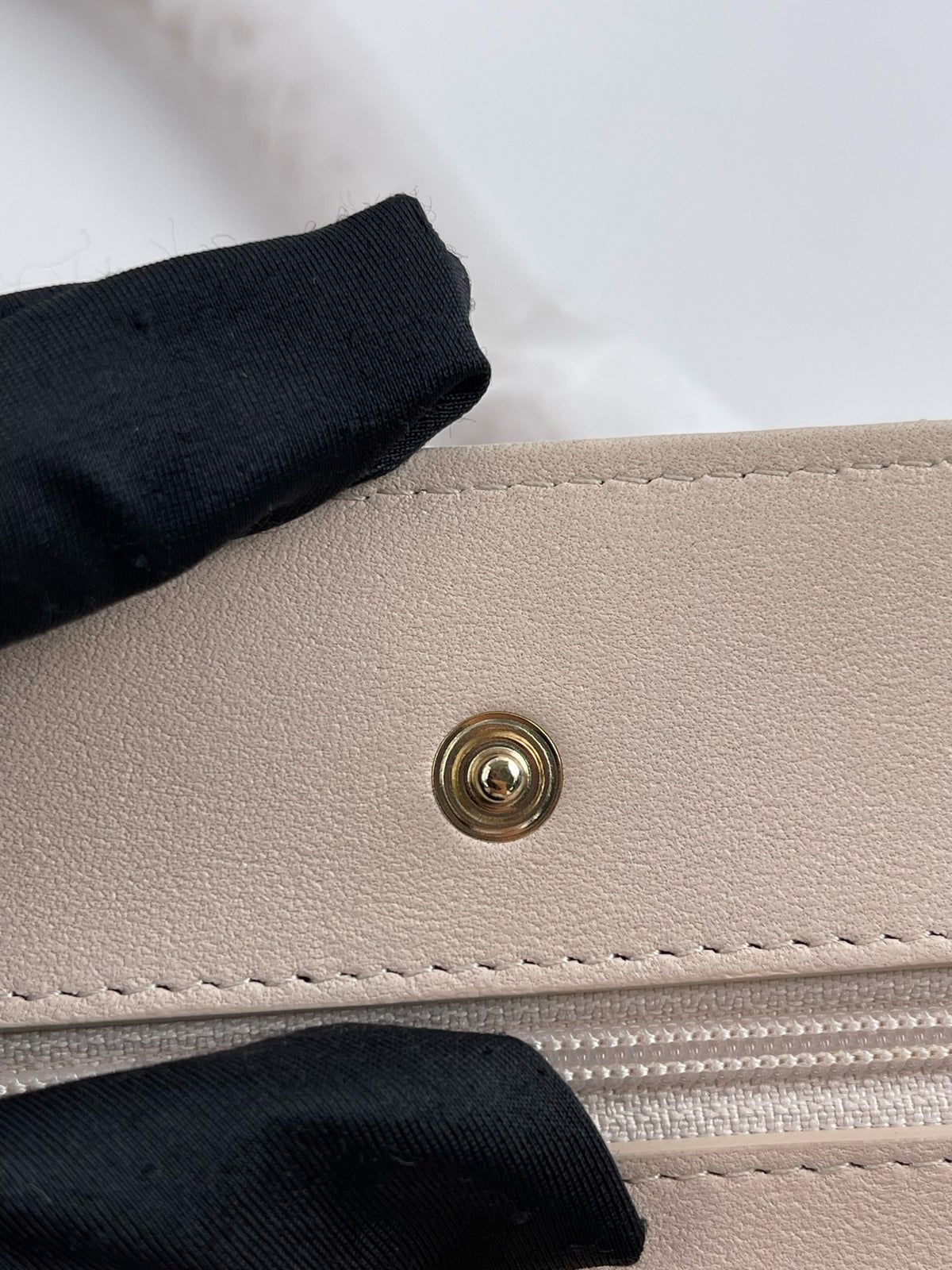 Include Entrupy Certificate of Authenticity｜Very Good ( Rank A) ｜CHANEL Lambskin Beige WOC Chain Bag