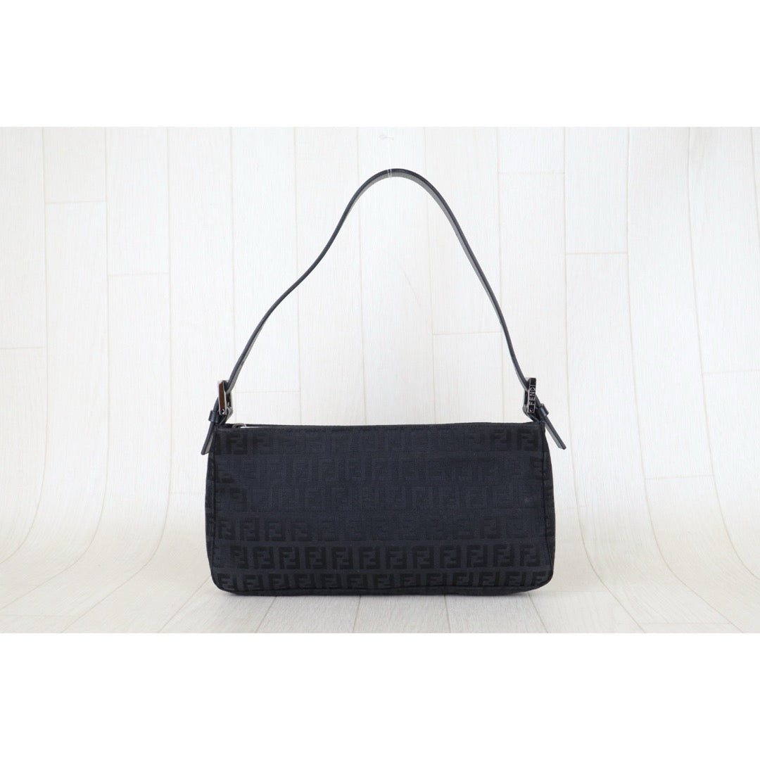 Include Entrupy Certificate of Authenticity｜Very Good ( Rank A)｜ FENDI Mamma  Shoulder Bag Black｜S26072526